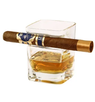 Szklanka do rumu i whisky z uchwytem na cygaro
